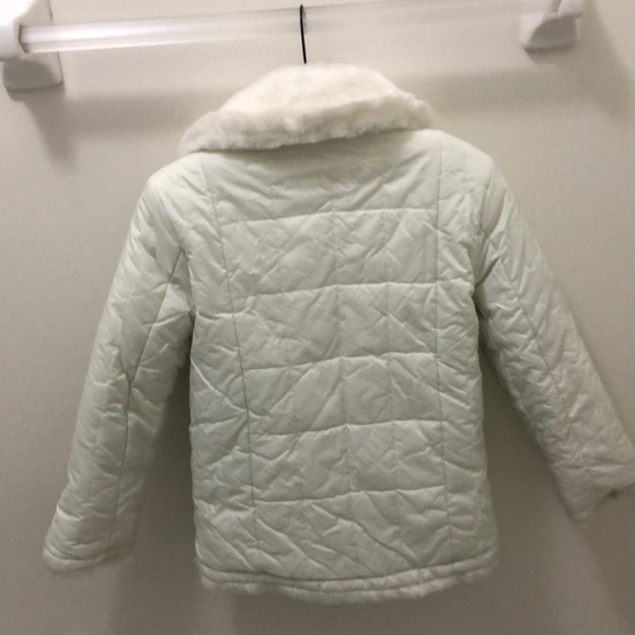 ⛄️❄️ HOST PICK ❄️ Girls White Faux Fur Coat - Picture 8 of 16